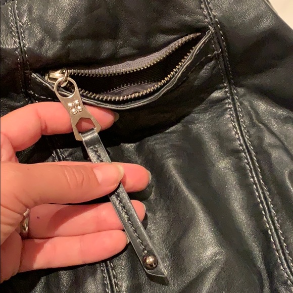 Big soft leather BCBG purse - Picture 3 of 7